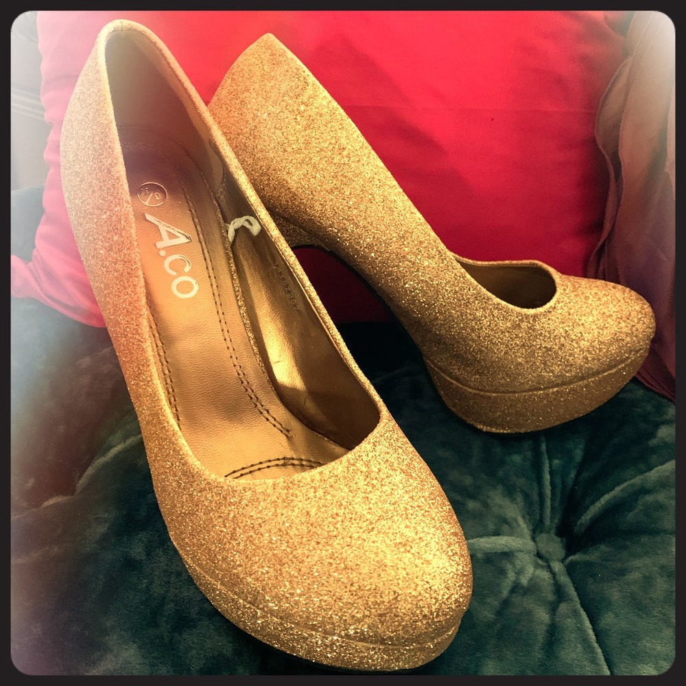 Glittering in Gold Platforms